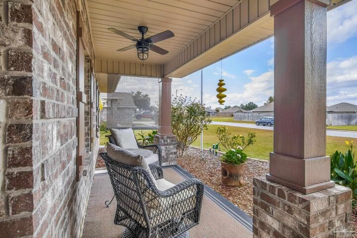 Property Photo: 8905 Clearbrook Dr FL 32583