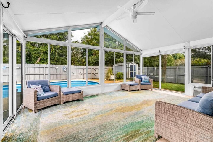 Property Photo: 1542 Sandcliff Dr FL 32507