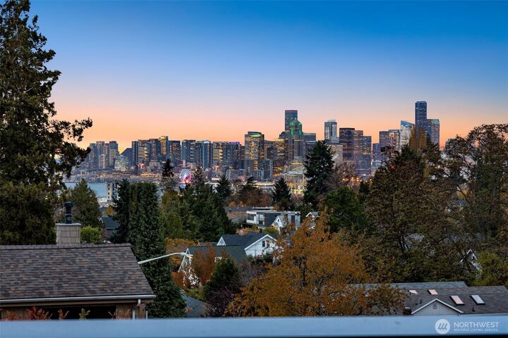 Property Photo:  2103 SW Genesee Street  WA 98106 