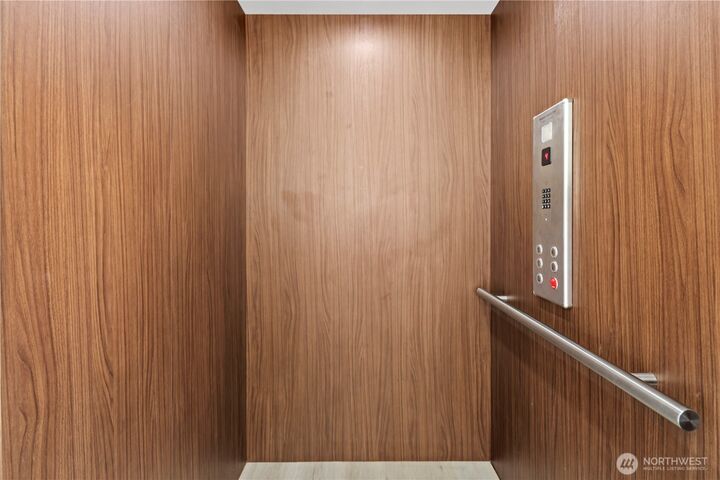 Property Photo:  6304  Lakeview Drive  WA 98033 