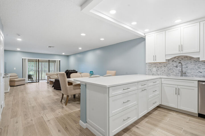 Property Photo:  9292 Vista Del Lago D  FL 33428 