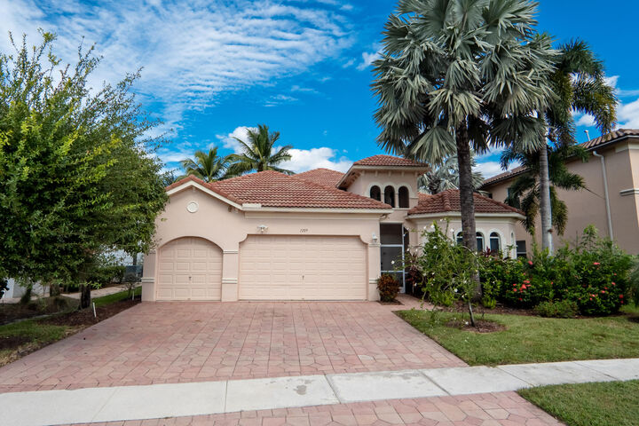 Property Photo:  1209 Creekside Drive  FL 33414 