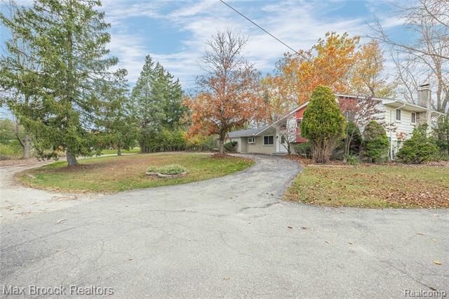 Property Photo: 23518 Creekdale Court MI 48336