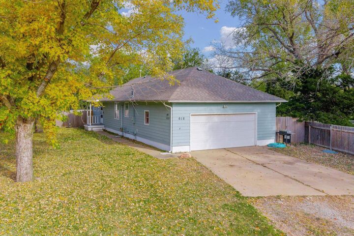 Property Photo:  618 W 36th St N  KS 67204 