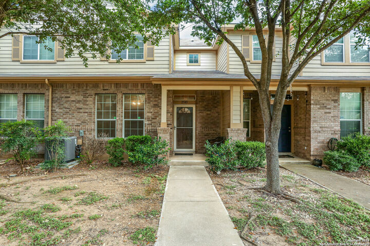 Property Photo: 2545 Grayson TX 78232