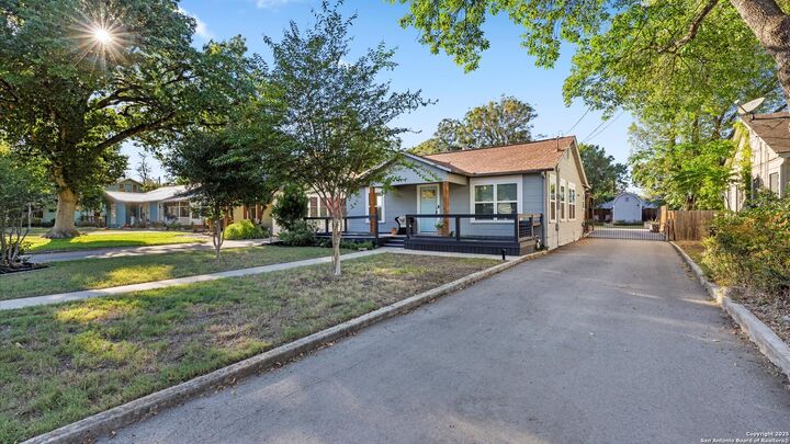 Property Photo:  760 Roosevelt  TX 78130 