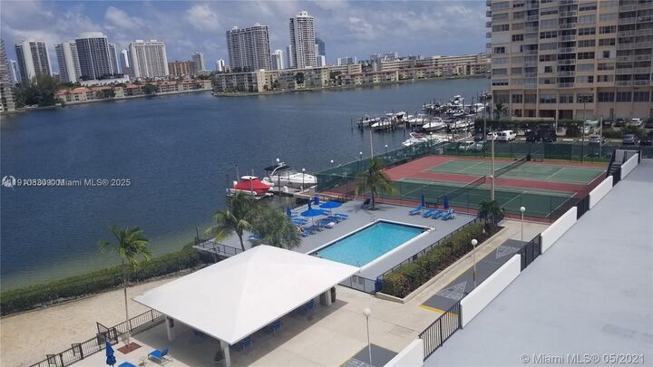 Property Photo: 2780 NE 183rd St 608 FL 33160