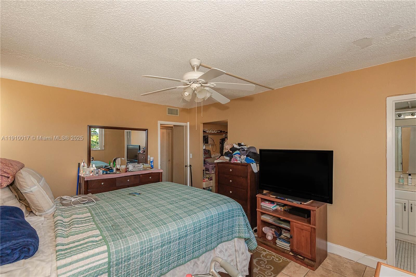 Property Photo: 2850 Somerset Dr 308L FL 33311