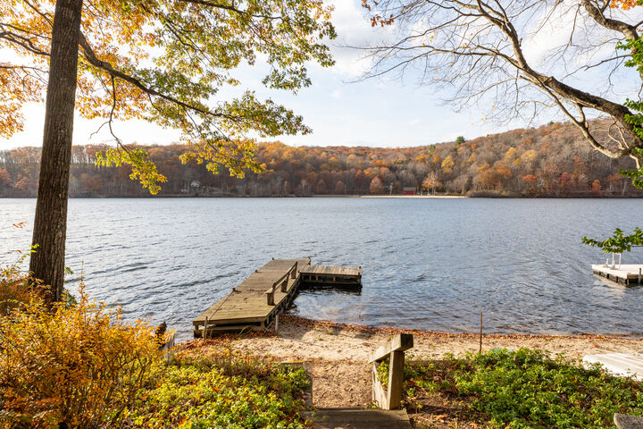 Property Photo:  542 Lake Drive  CT 06437 