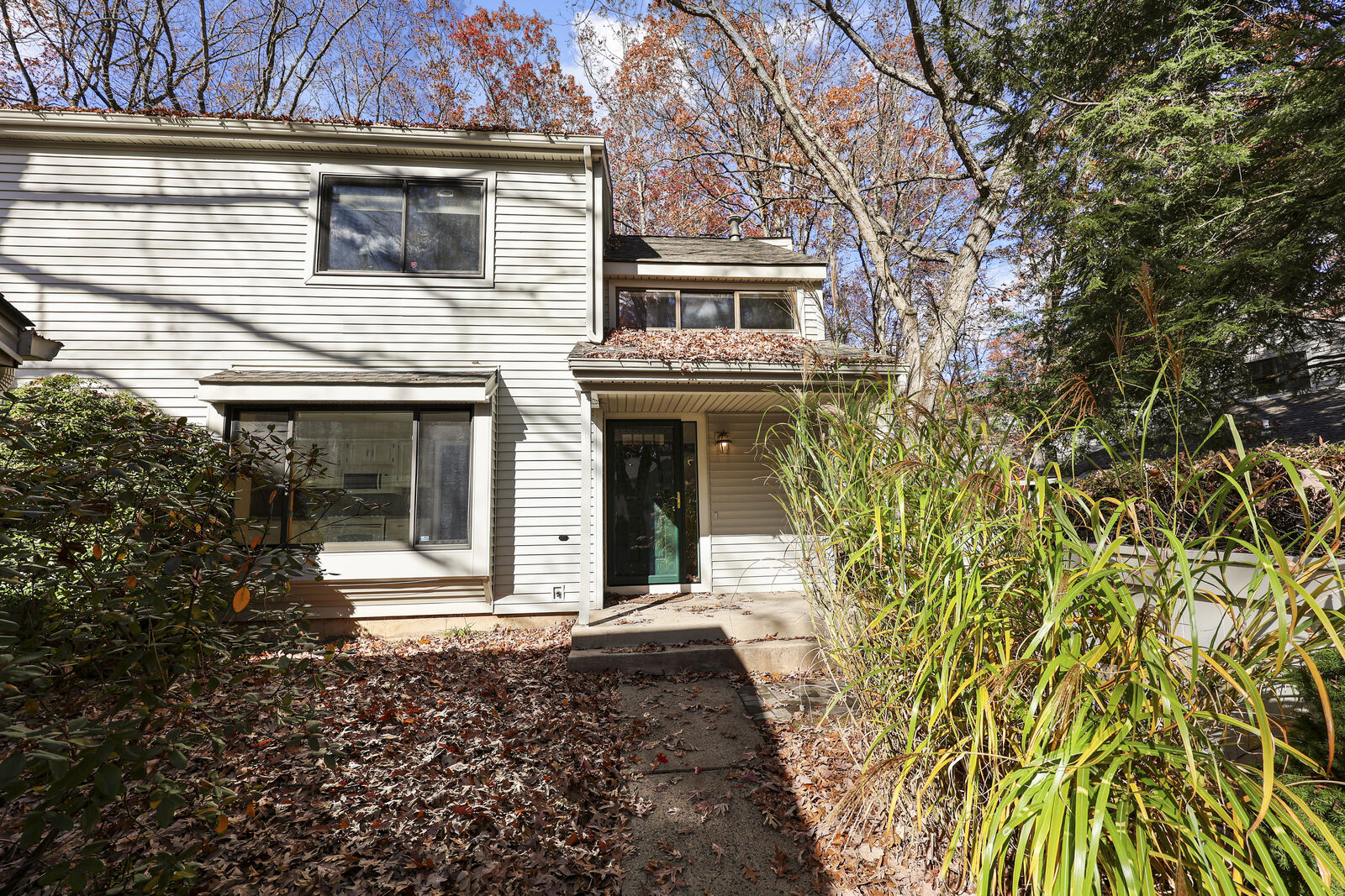 Property Photo: 27 Farmington Chase Crescent CT 06032