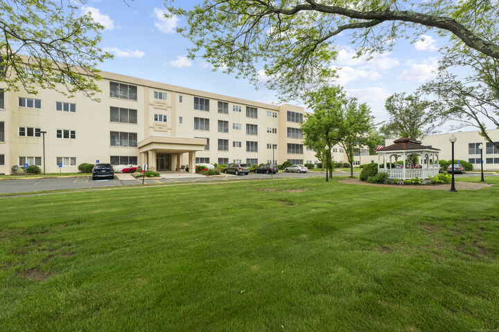 Property Photo:  75 Washington Avenue 2-307  CT 06518 