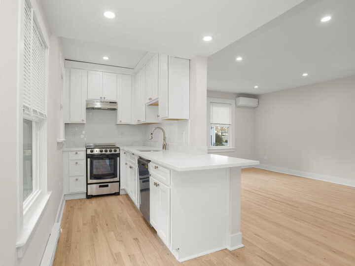 Property Photo:  21 Holcomb Avenue Apt 2R  CT 06906 