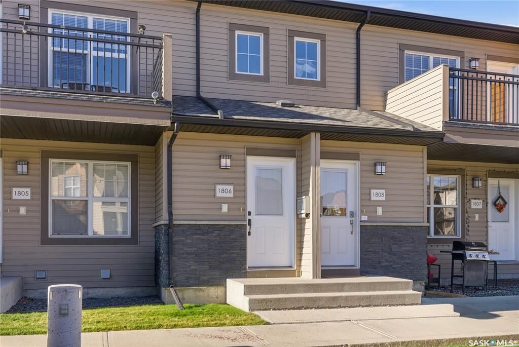Property Photo: 1015 Patrick Crescent 1806 SK S7W 0M6