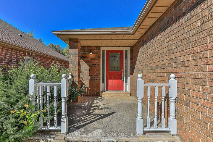 Photo de la propriété:  741 College Manor Drive  ON L3Y 8G5 