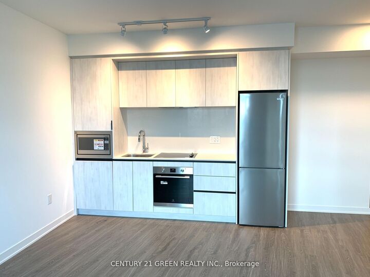 Property Photo:  2495 Eglinton Avenue W 2013  ON M9B 6J7 