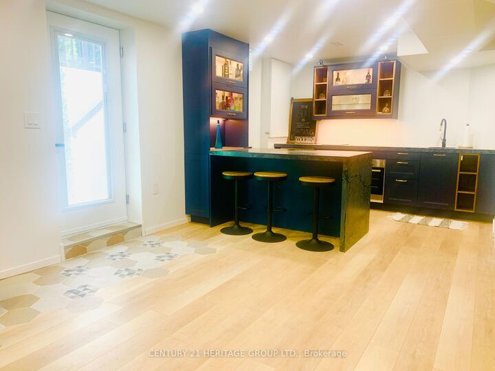 Photo de la propriété: 40 Linda Margaret Crescent Bsmt ON L4S 2B6