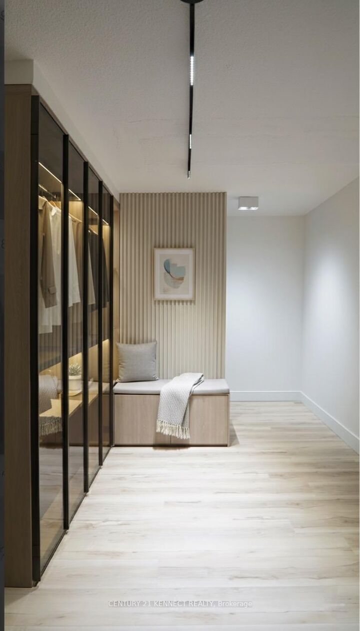 Property Photo:  3170 Kirwin Avenue S 1601  ON L5A 3R1 