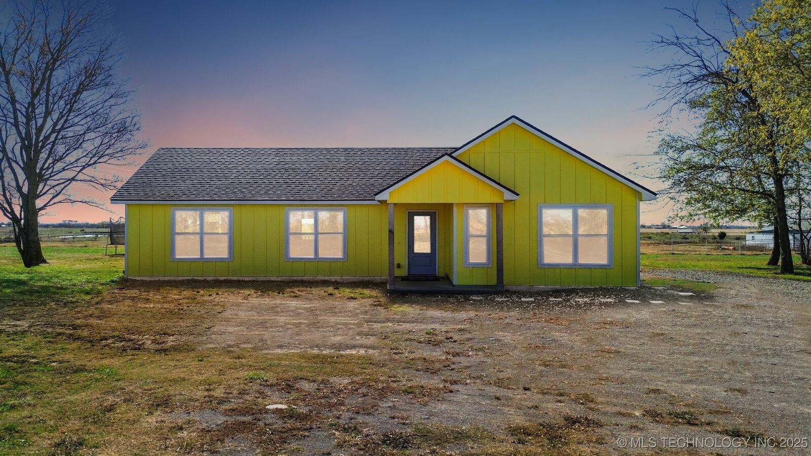 Property Photo:  2152 E 430 Road  OK 74330 