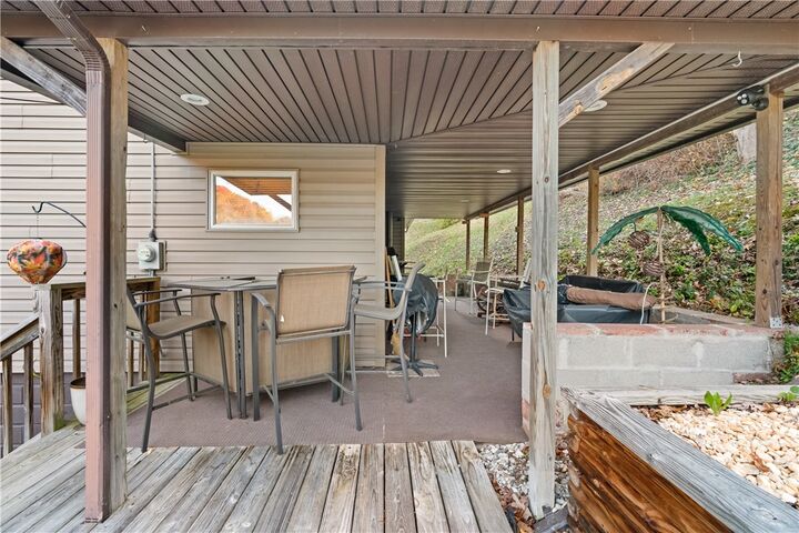 Property Photo:  930 Howes Run Rd  PA 15084 