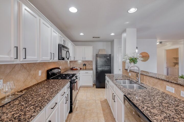 Property Photo: 554 Sandstone Trail TX 78610