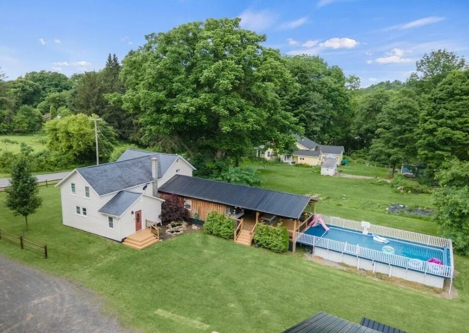 Property Photo:  4 W Malloryville Road  NY 13068 