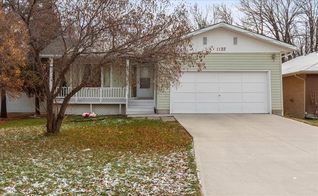 Property Photo:  1122 Lee Boulevard  MB R3T 2P4 
