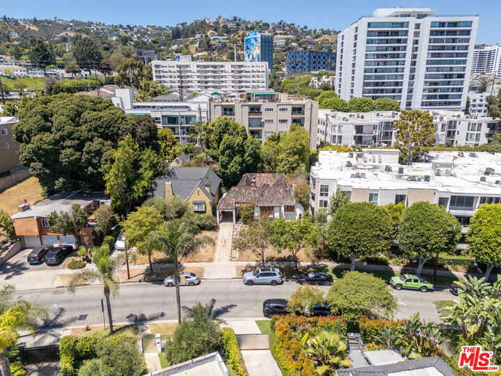 Property Photo:  8553 W West Knoll Dr  CA 90069 