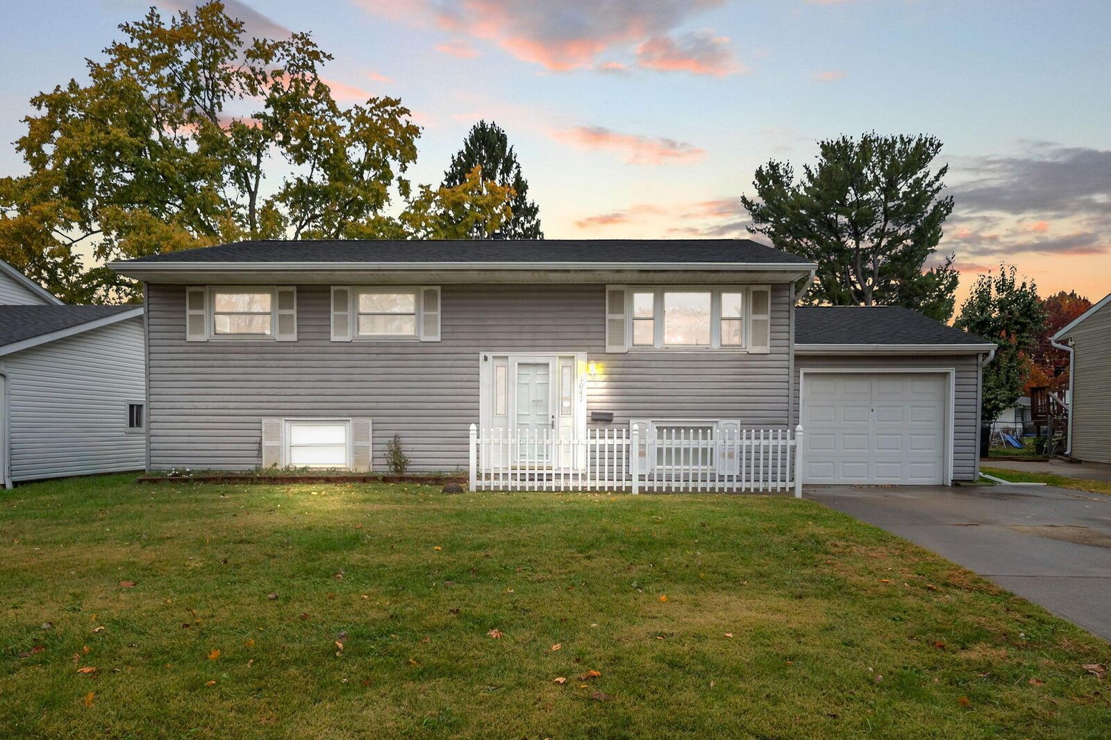 Property Photo:  1047 Mulberry Road  OH 43113 