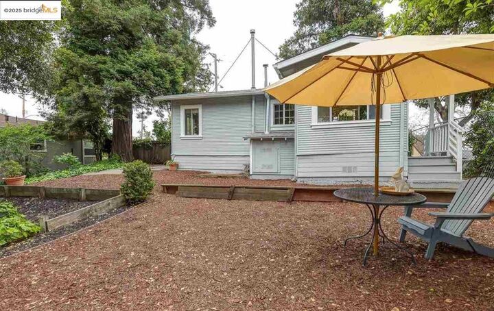 Property Photo:  6454 Mokelumne Ave  CA 94605 