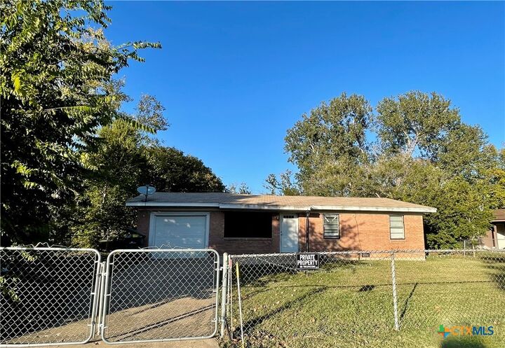 Property Photo:  227 E Valley Road  TX 76548 