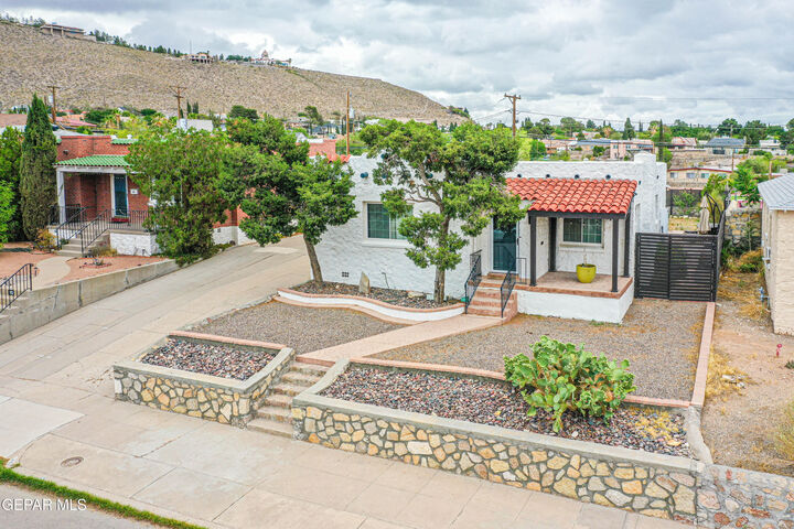 Property Photo:  910 Mesita  TX 79902 