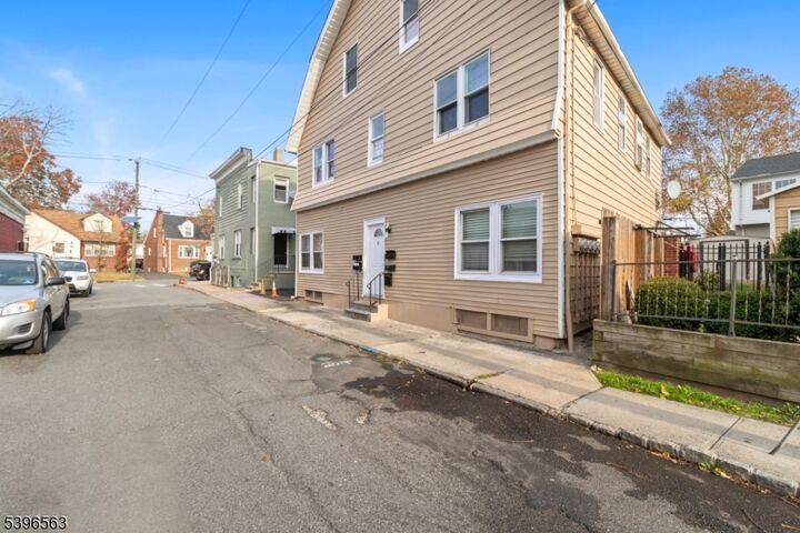 Property Photo:  6 Oswald Pl 3B  NJ 07088 