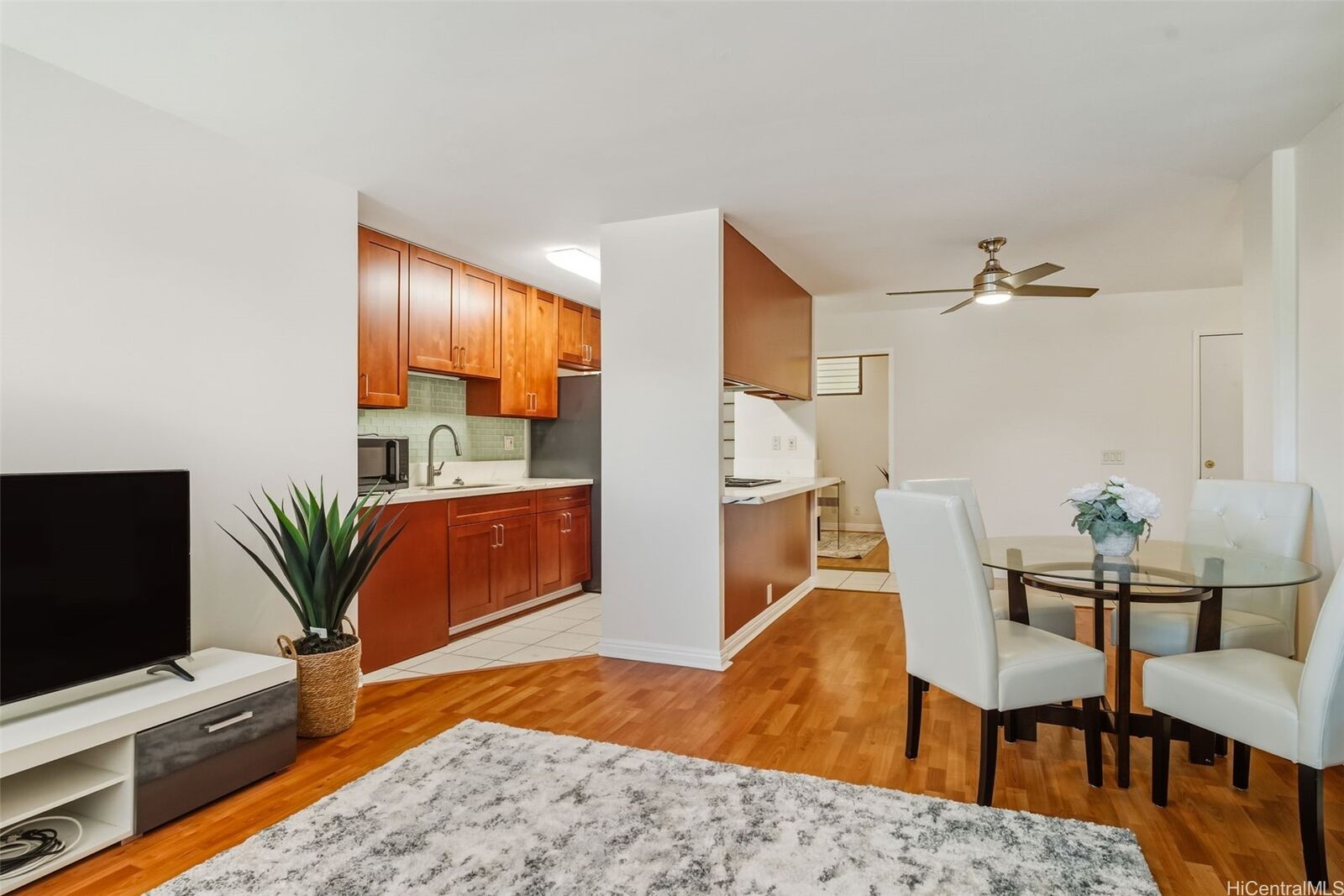 Property Photo:  60 N Kuakini Street 1F  HI 96817 