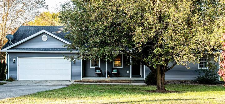 905 N Pheasant Court  Vincennes IN 47591-7591 photo