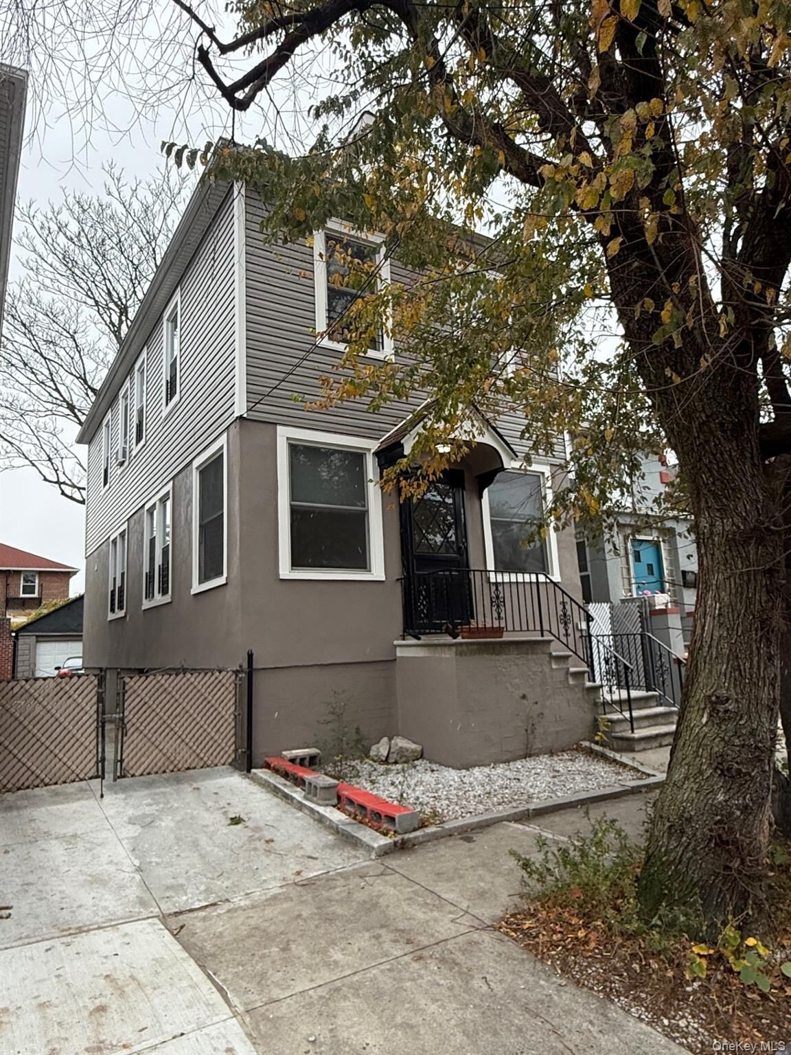 Property Photo: 1646 Radcliff Avenue NY 10462