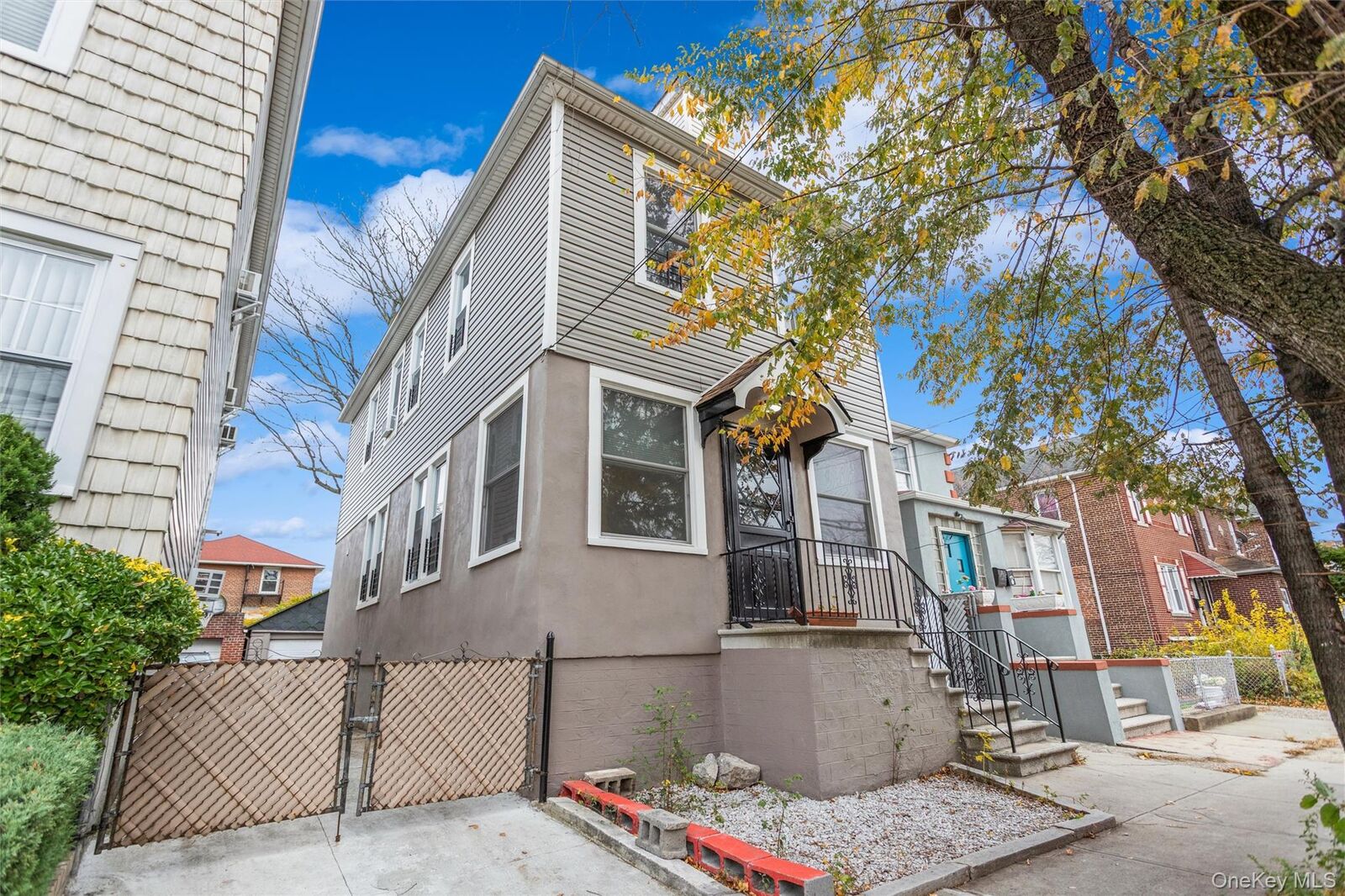 Property Photo: 1646 Radcliff Avenue NY 10462