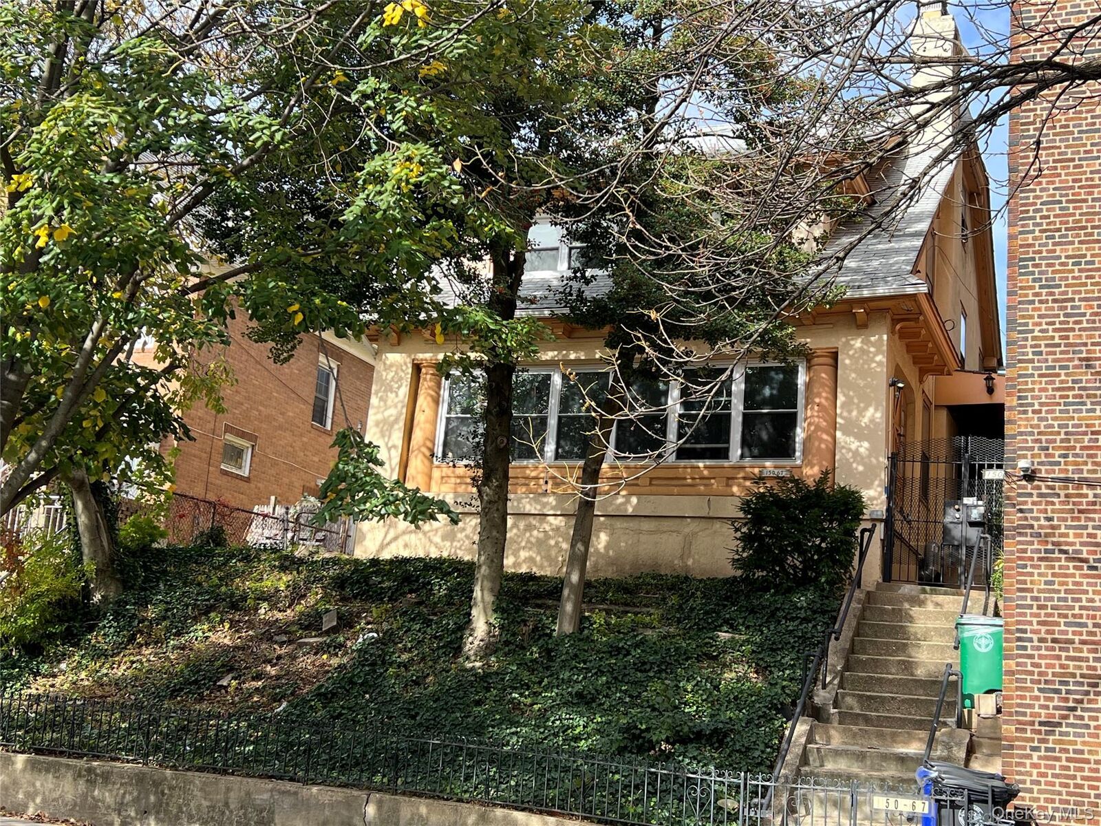 Property Photo:  150-67 87 Avenue  NY 11432 