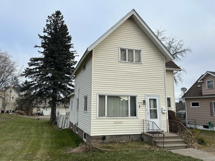 Property Photo:  623 3rd St  MN 55810 