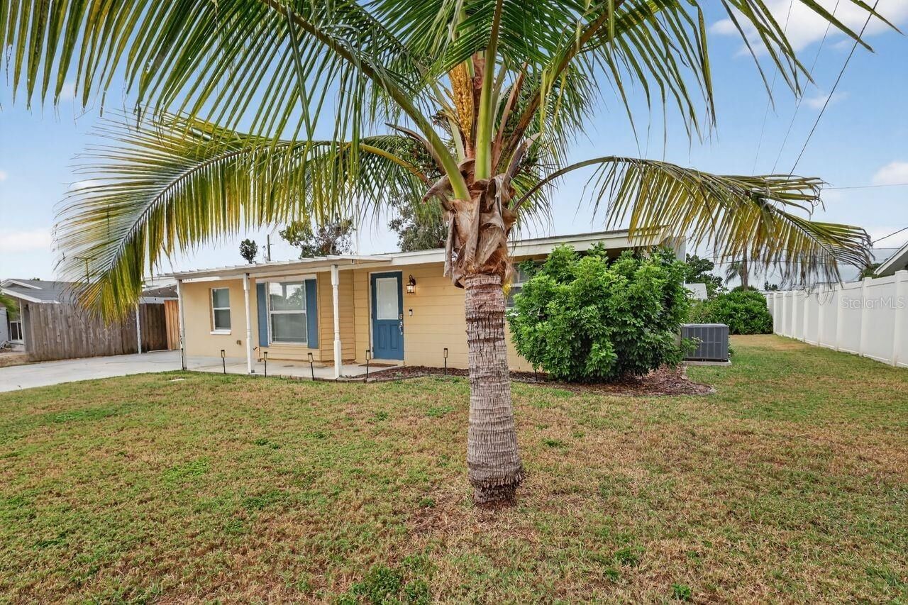 Property Photo: 6320 Case Avenue FL 34207