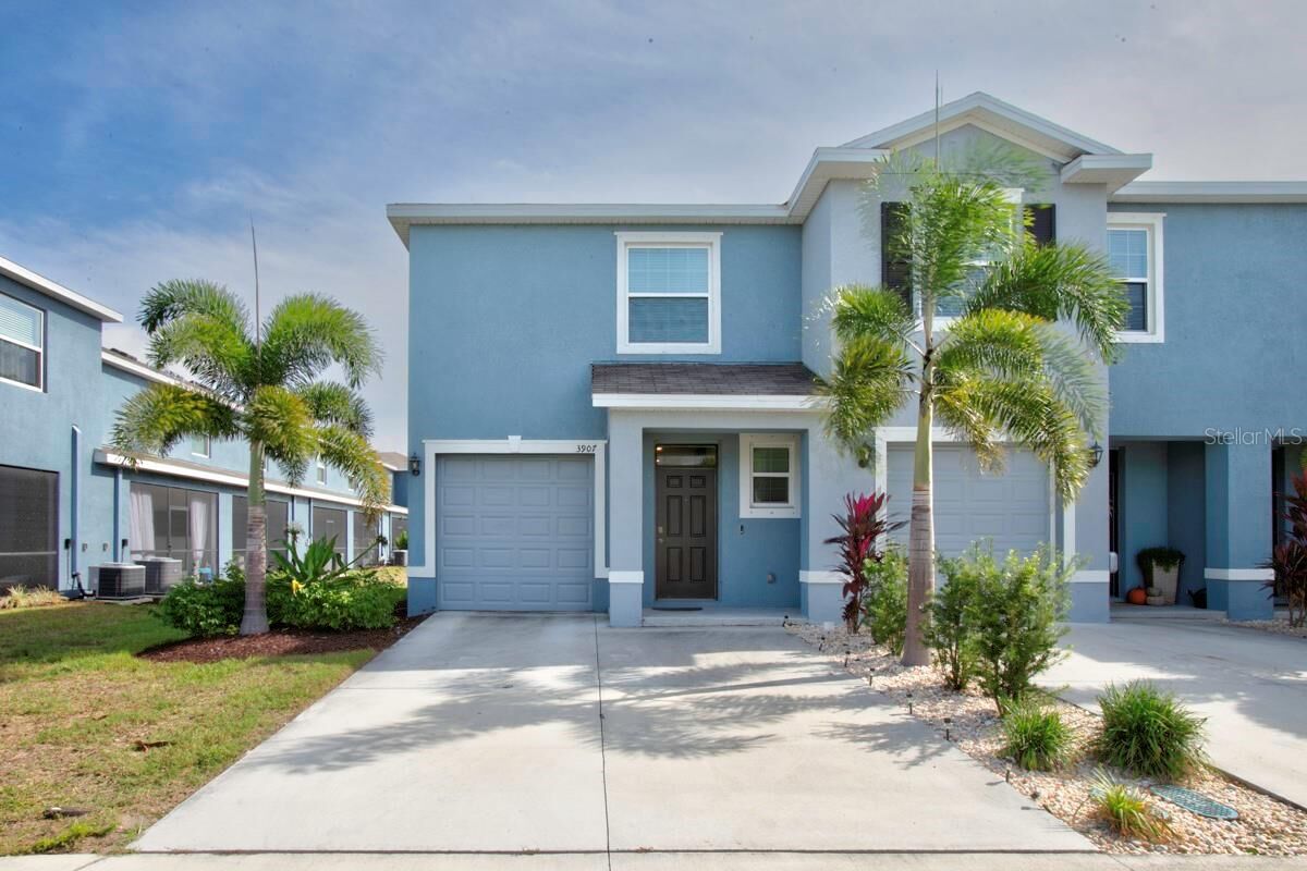 Property Photo: 3907 Goldheart Boulevard FL 34208