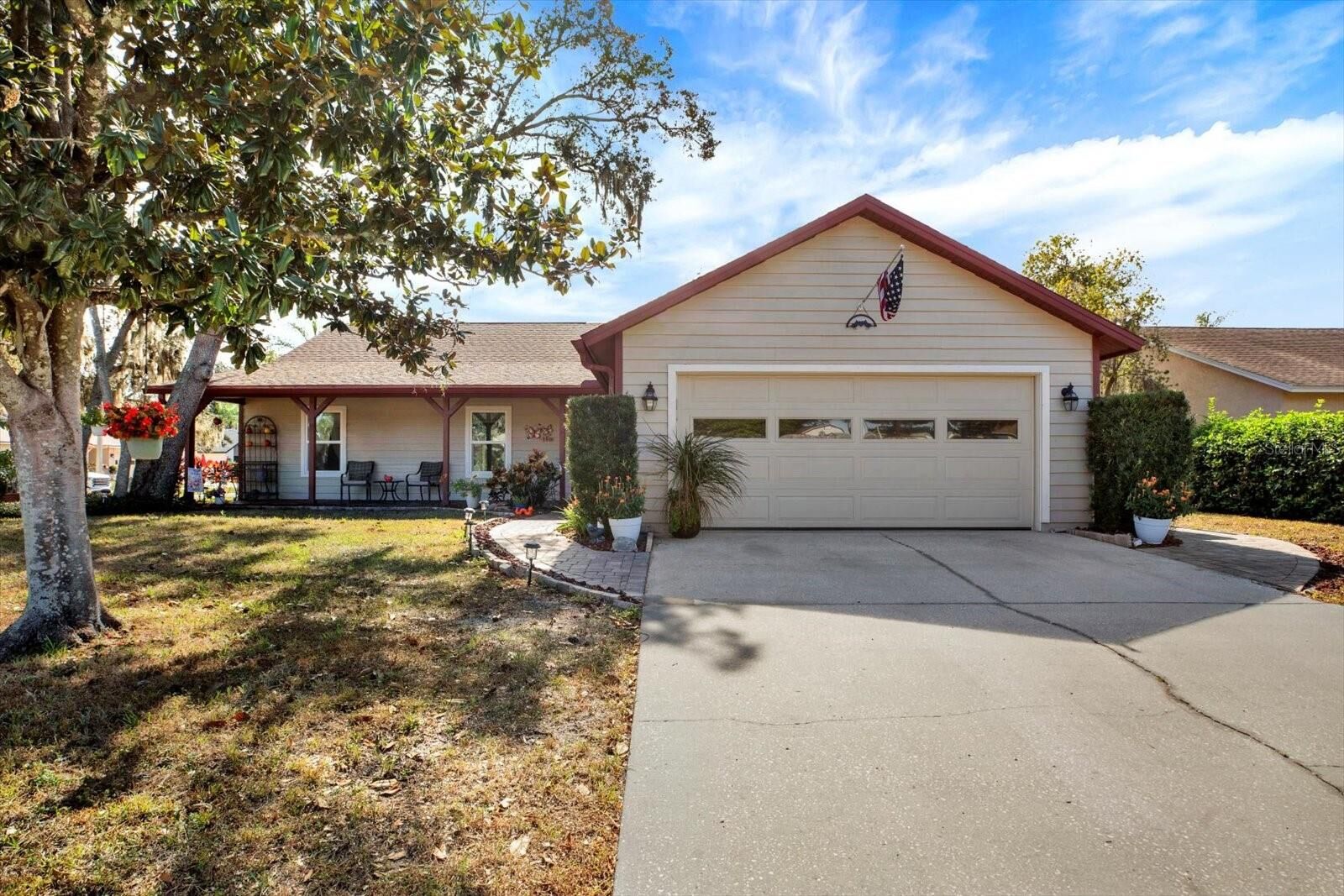 Property Photo: 705 Brinton Court FL 33511