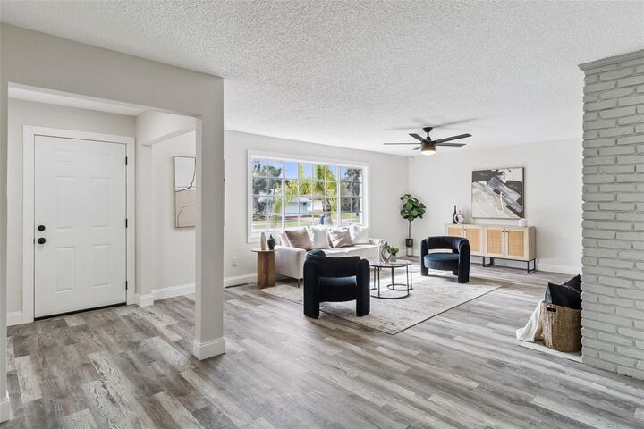 Property Photo:  1527 Meadowbrook Road NE  FL 32905 