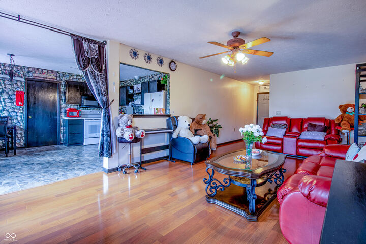 Property Photo:  931 Lionshead Lane  IN 46143 