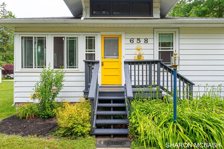 Property Photo:  658 Allegan Street  MI 49453 