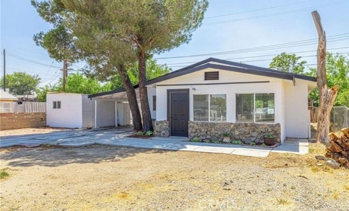 Property Photo:  1024 W Newgrove  CA 93534 