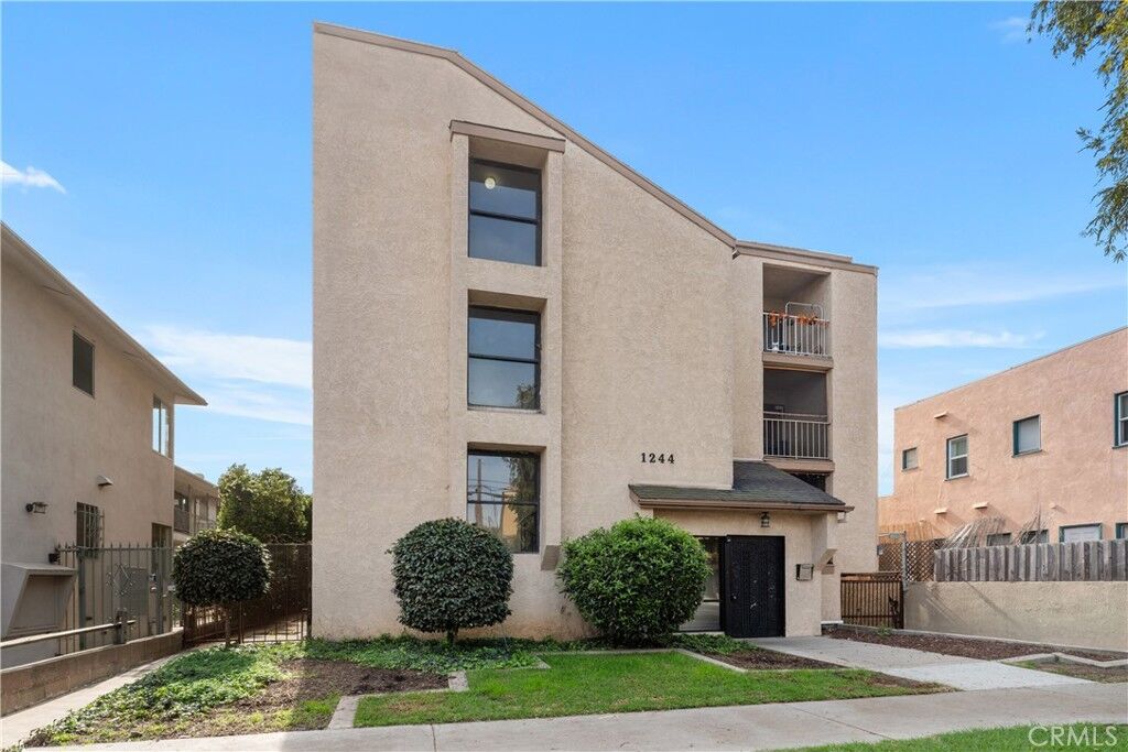 Property Photo:  1244 E 3rd 201  CA 90802 