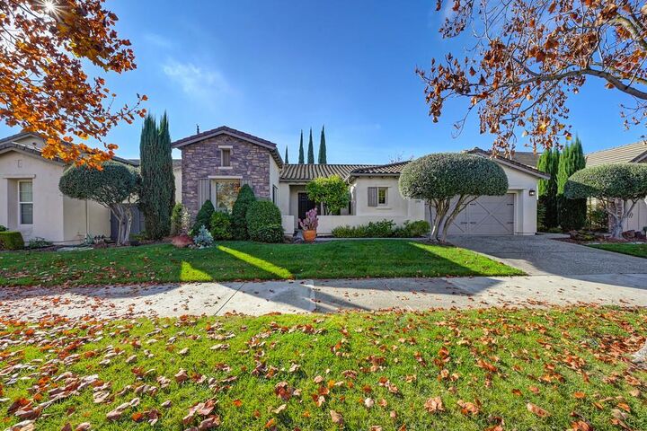 Property Photo: 2558 Heritage Park Lane CA 95835