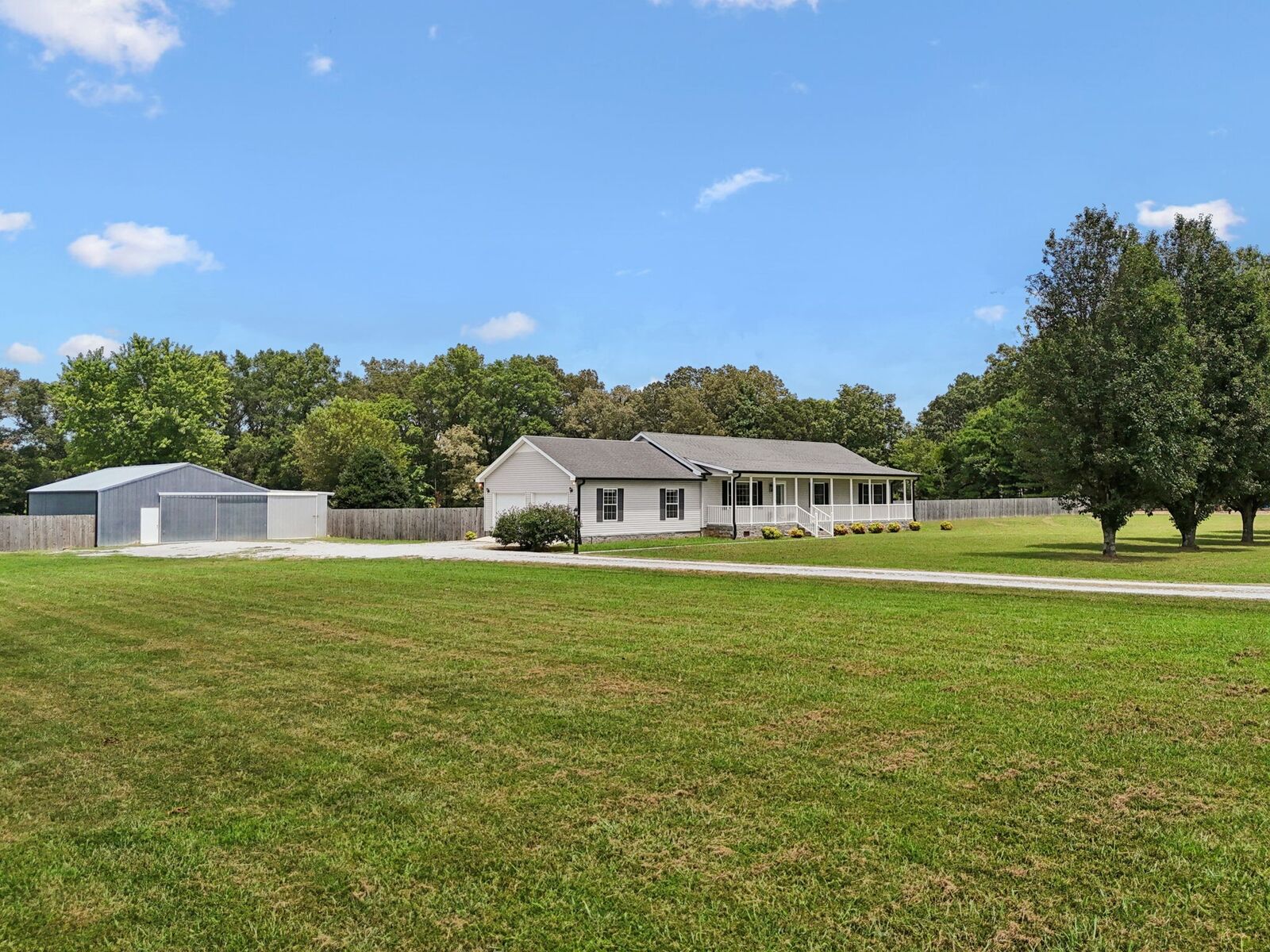 Property Photo: 676 Riddle Rd TN 37355
