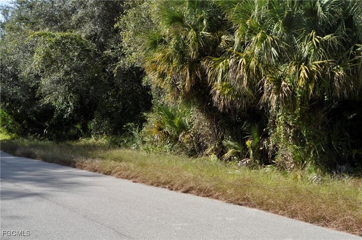 Property Photo: 1013 Anderson Street FL 33974