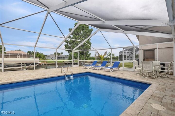 Property Photo:  1113 SE 17th Street  FL 33990 